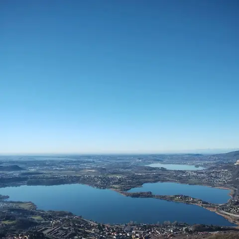 Due laghi e la pianura visti dall'alto