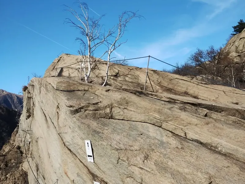 Placca di roccia attrezzata della ferrata delle Peredrette